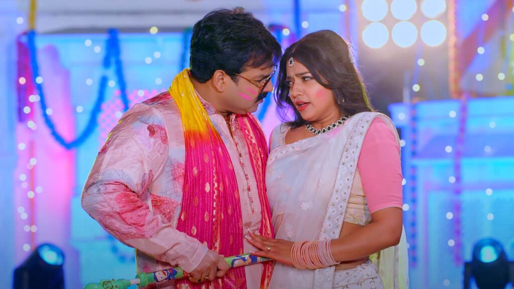 Pawan Singh's New Holi Song 'Lahangwa Rangab' Creates Buzz